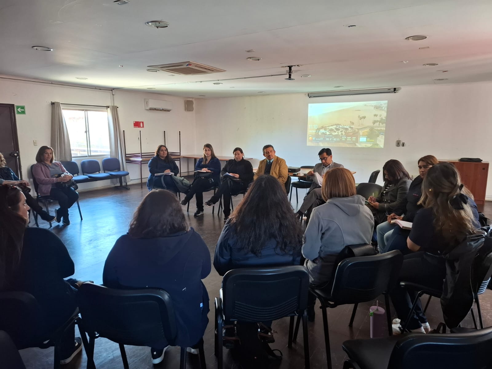 Reunión informativa con funcionarias de jardines