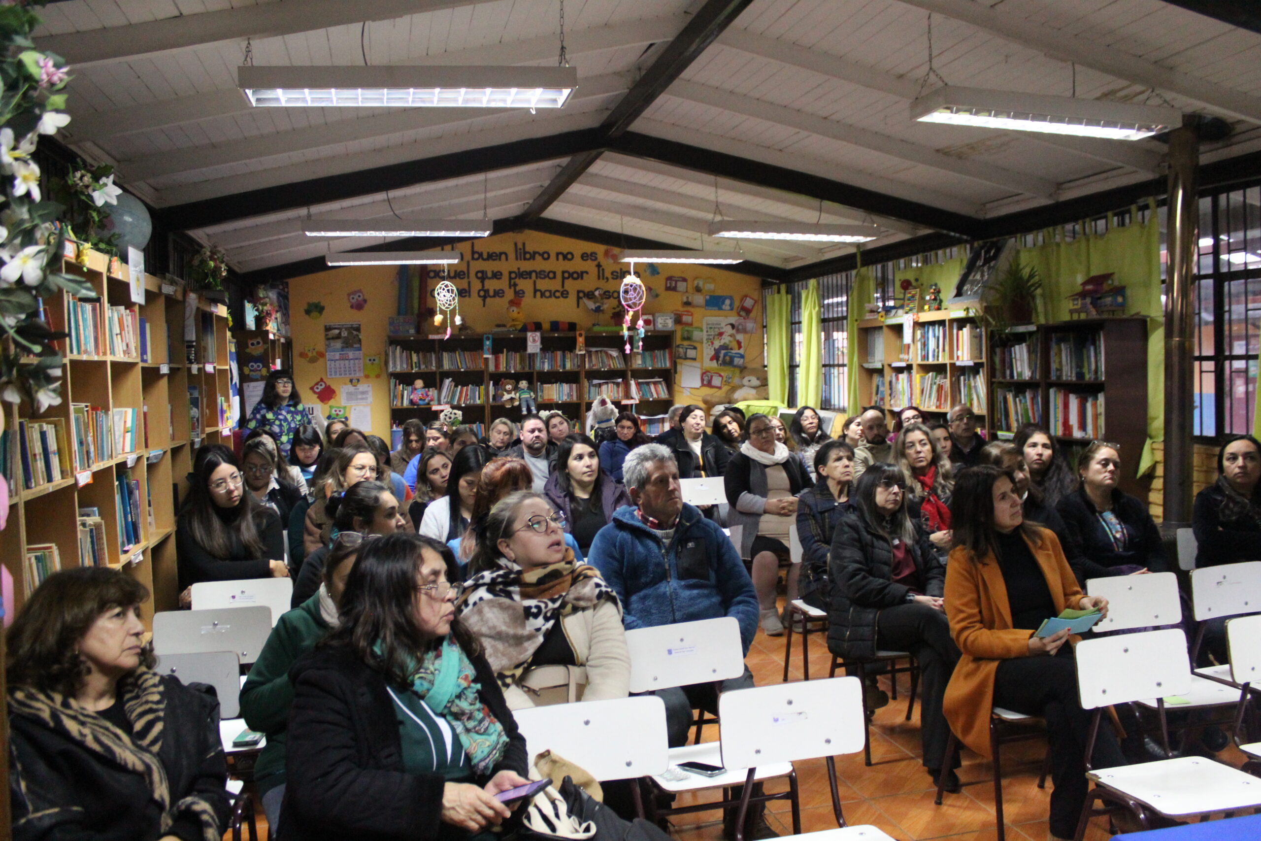 Director del SLEP Valle Diguillín visitó la Escuela Pueblo Seco de San Ignacio