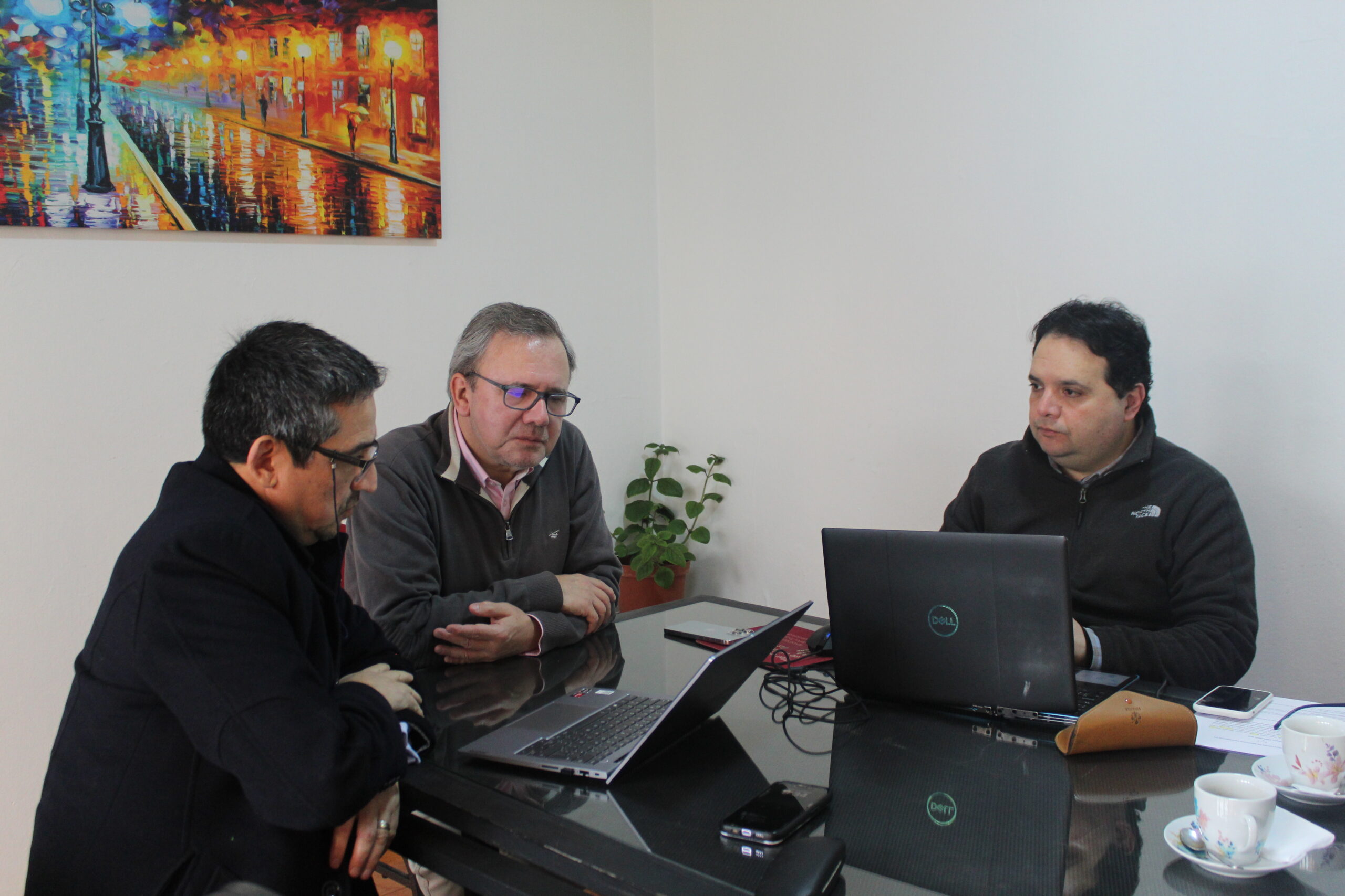 Presidente de la Comisión de Educación del Senado y director ejecutivo del SLEP Valle Diguillín analizaron traspaso del servicio educativo