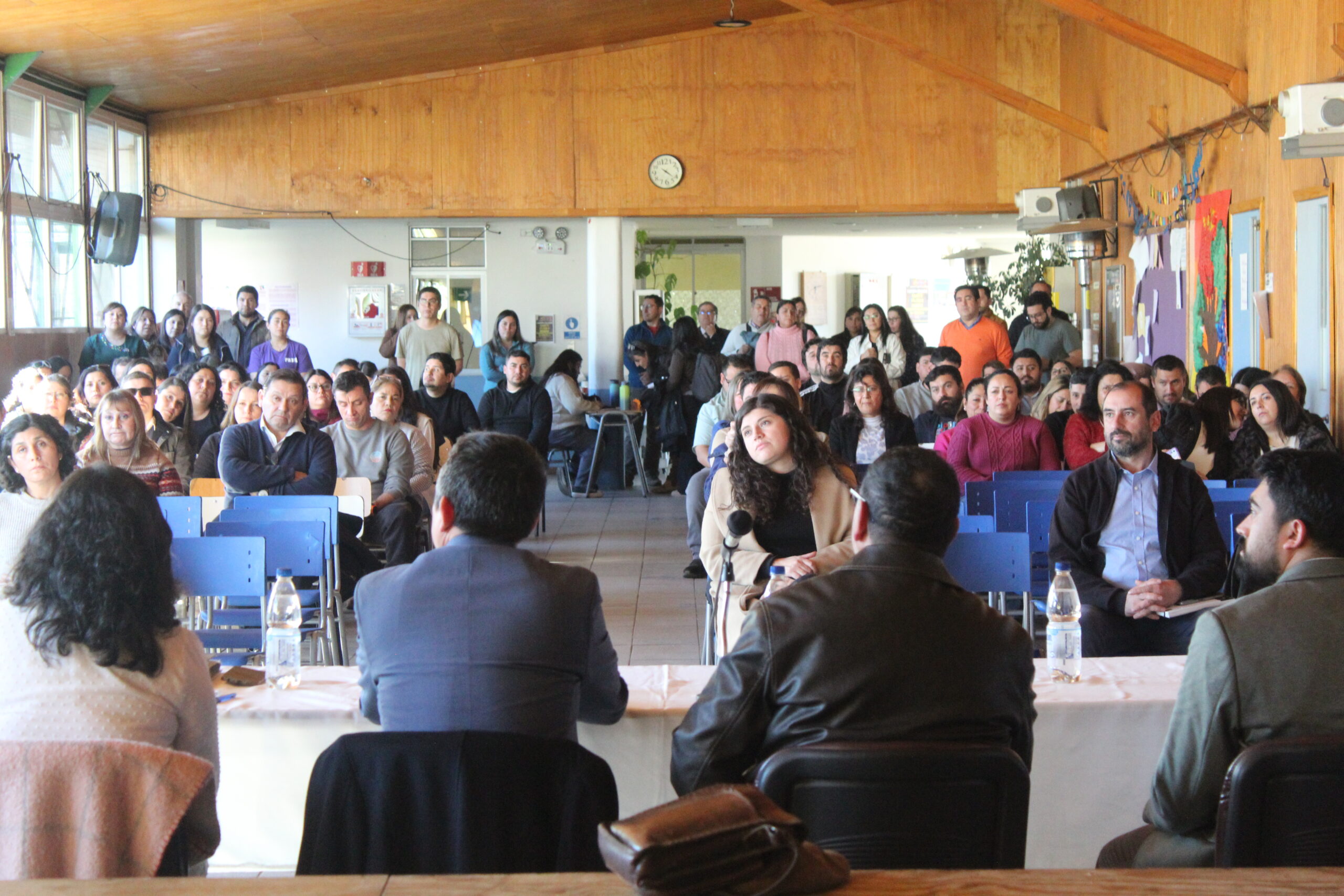 Asamblea informativa con profesores y profesoras de El Carmen