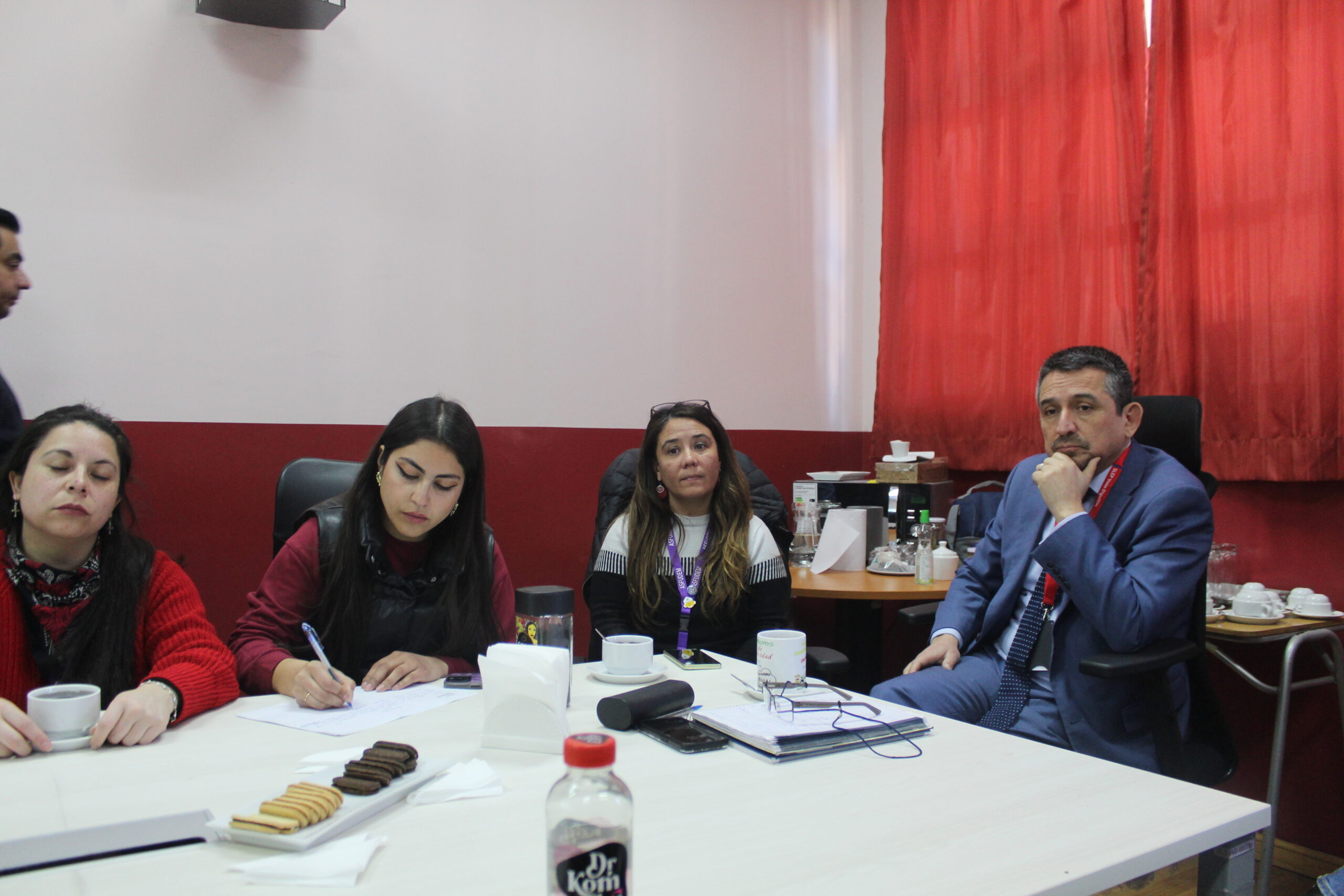 Dirigentes de la FEFAE sostuvieron encuentro con director ejecutivo del SLEP