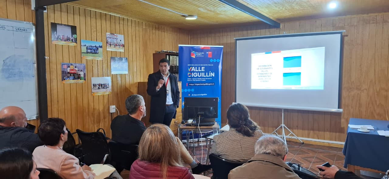SLEP presentó información pedagógica a directores de Bulnes