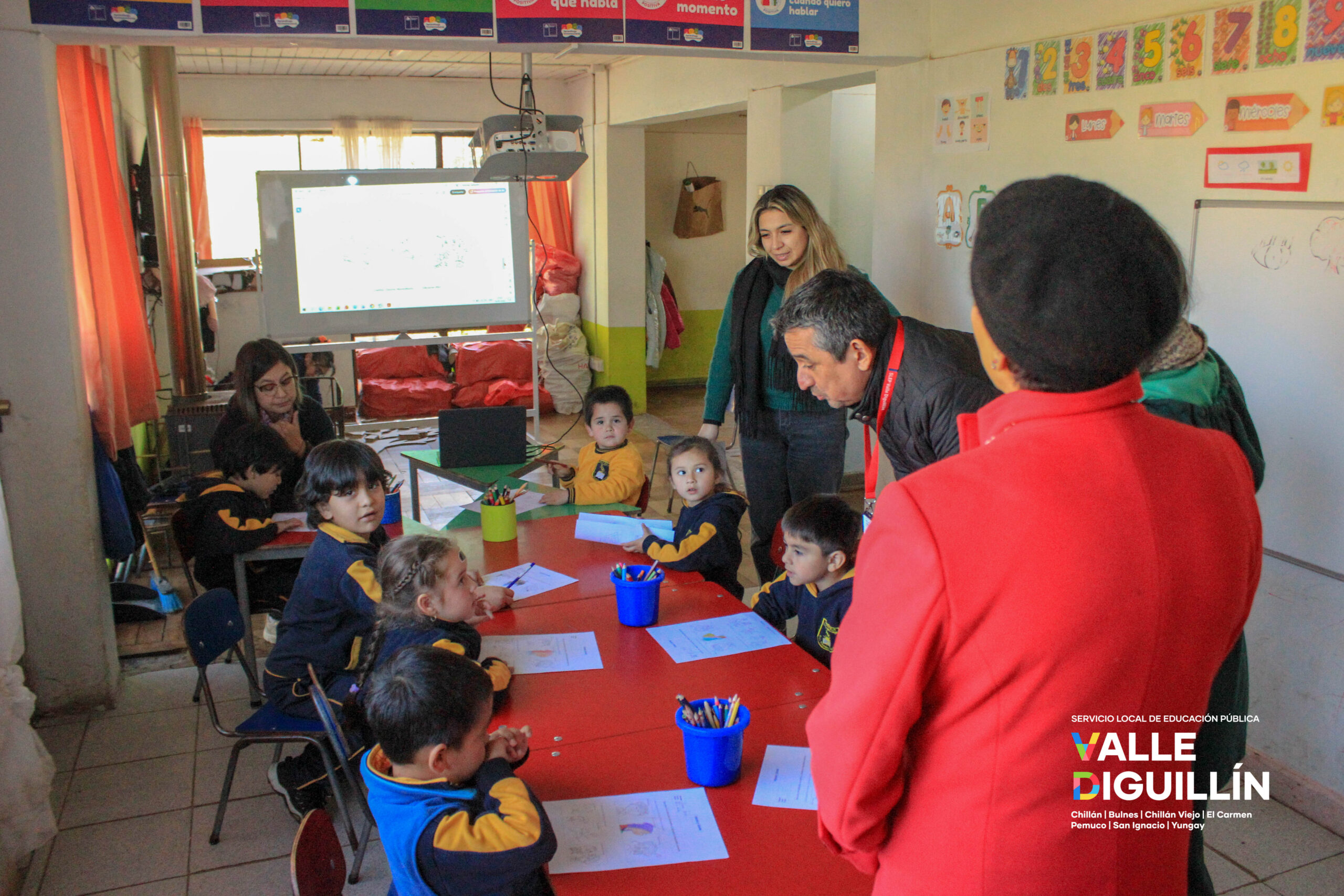 Visita a Escuela Evarista Ogalde y al Jardín Infantil Infancia Feliz de Bulnes