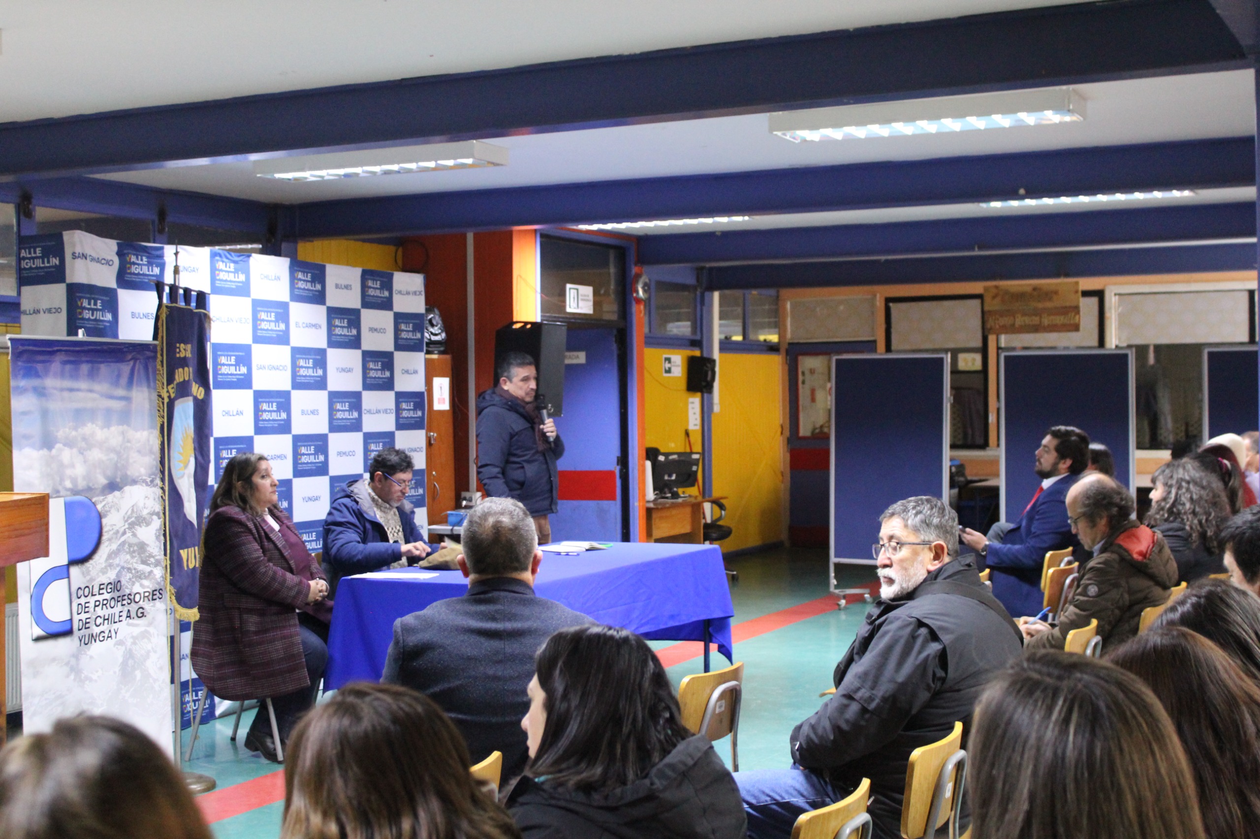 Director Ejecutivo del SLEP Valle Diguillín presenta avances de gestión a docentes de Yungay