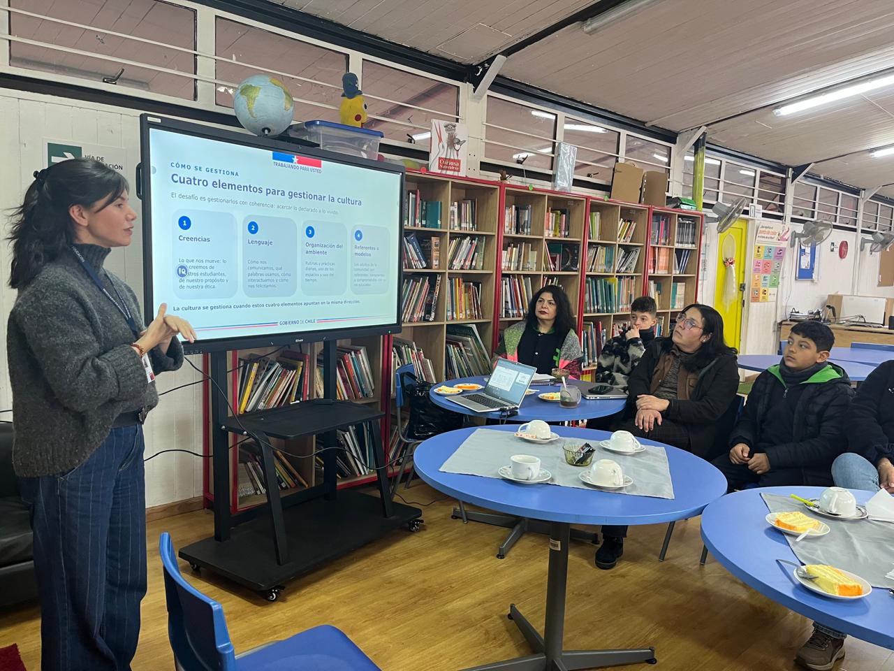 Dirección General de Educación presentó estrategia Chile Aprende y Avanza en la Escuela Juan Madrid Azolas