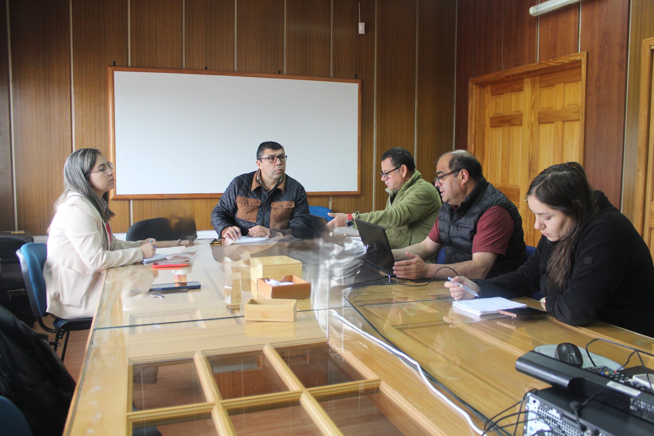 SLEP y CONAF inician coordinación para proteger infraestructura educacional