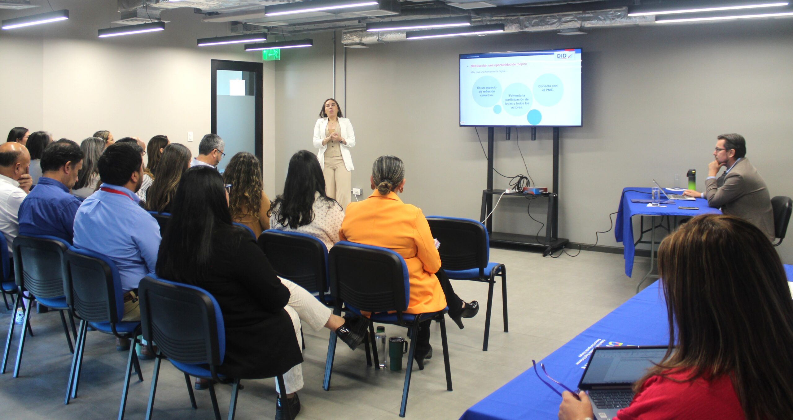 Equipos del SLEP participaron en capacitación que dictó la Agencia de Calidad de la Educación