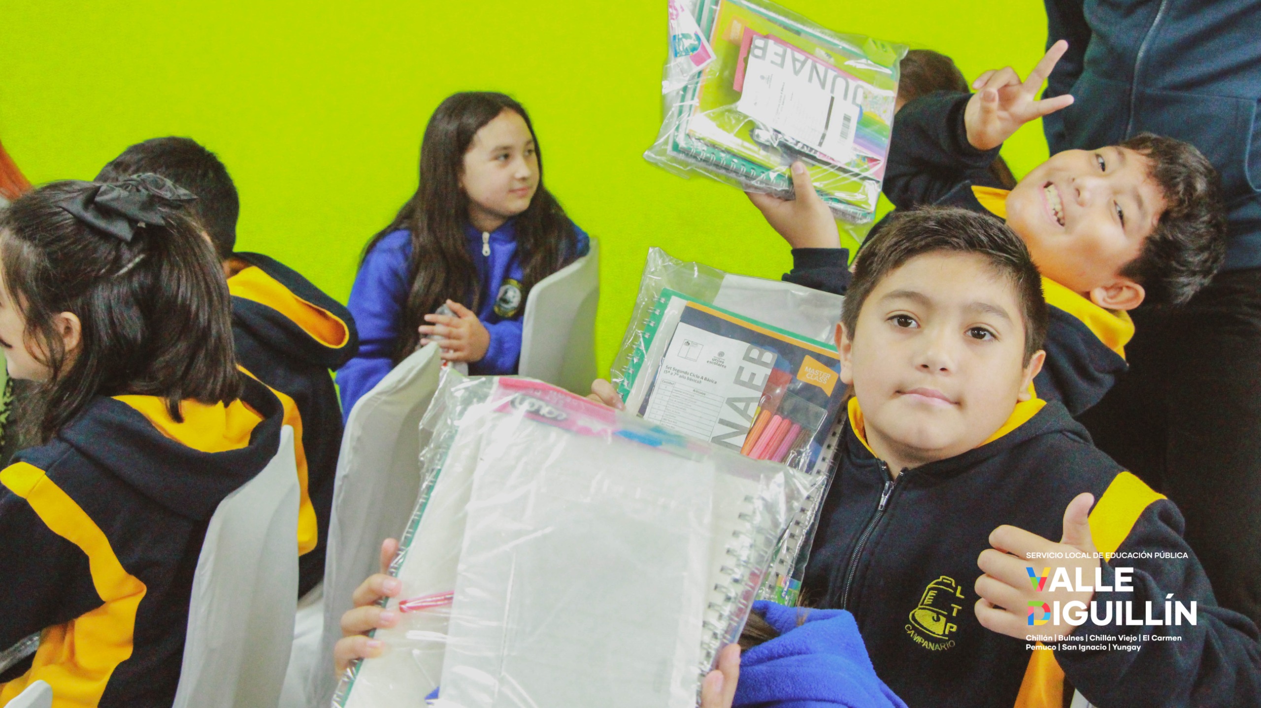 En Yungay se entregaron más de 1.700 sets de útiles escolares