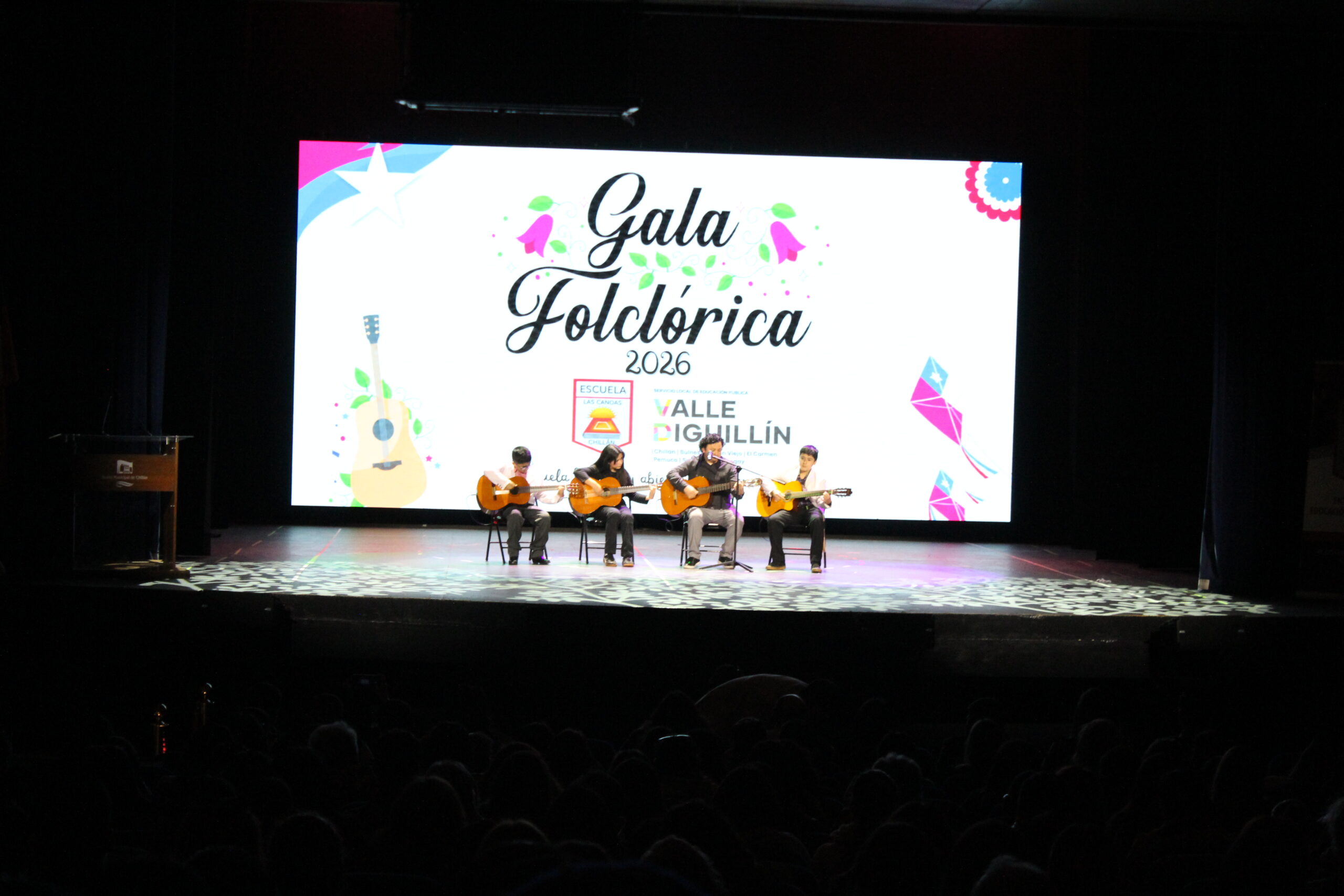 Escuela Las Canoas realizó Gala Folclórica en el Teatro Municipal de Chillán